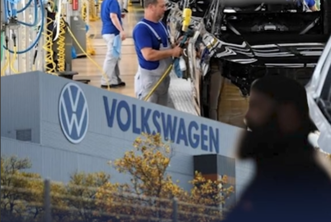 Volkswagen - nhà sản xuất ô tô lớn nhất Châu Âu sẽ sa thải hơn 35.000 người, cắt giảm sản xuất 700.000 xe